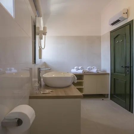 Diana Hotel Villa Hotel