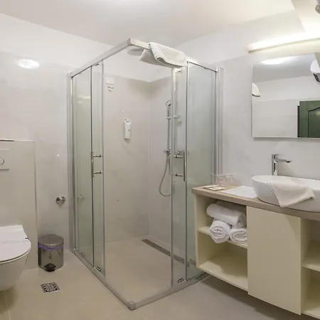 Diana Hotel Villa Hotel 3*