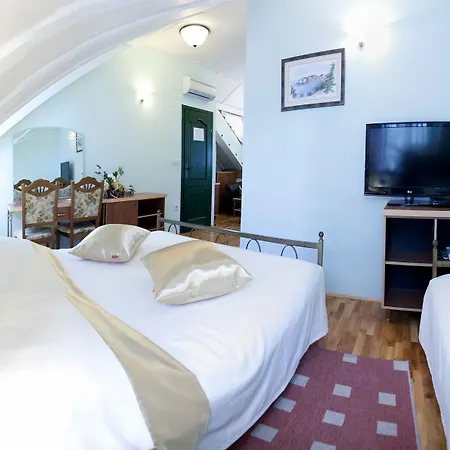 Diana Hotel Villa 3*