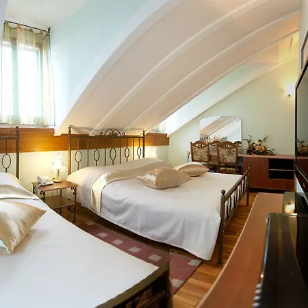 Diana Hotel Villa 3*
