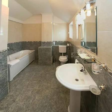 Diana Hotel Villa Hotel