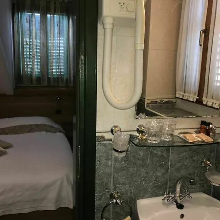 Diana Hotel Villa 3*